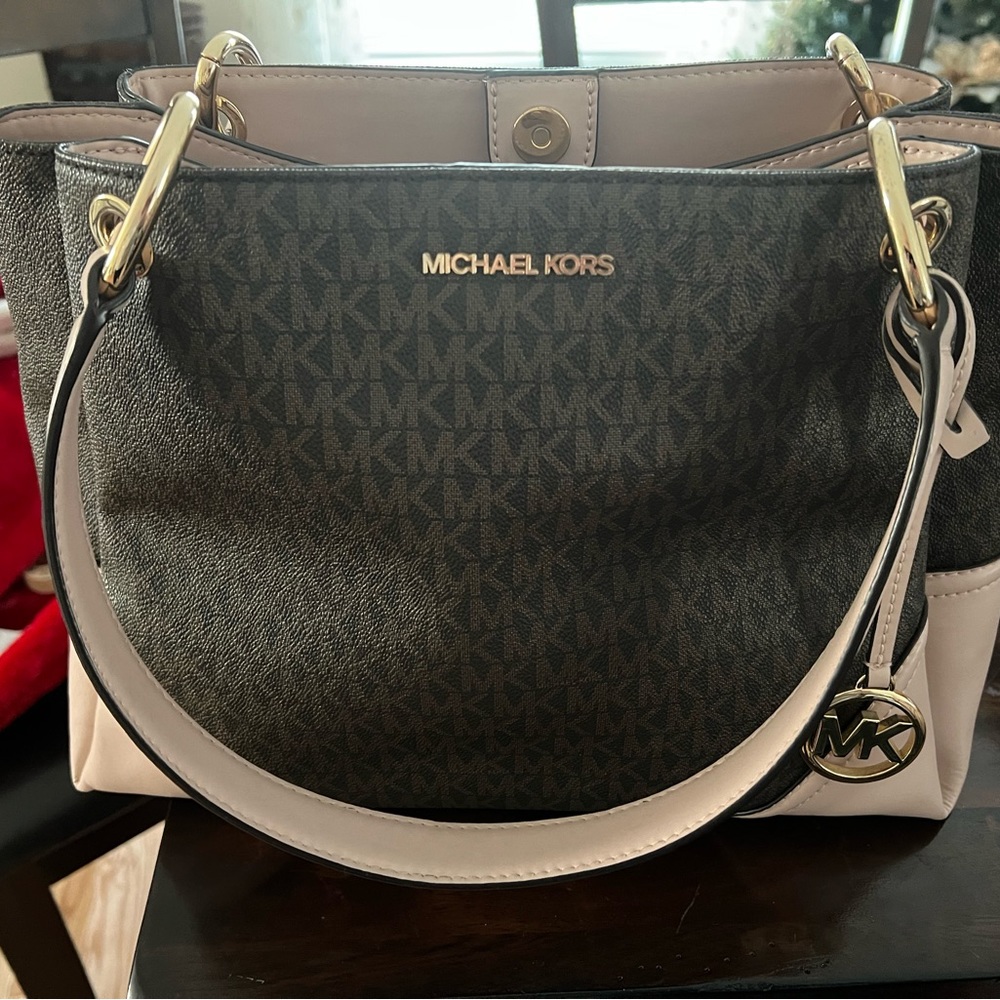 Michael Kors purse gently used.
